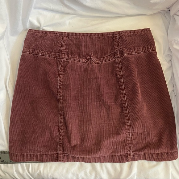 Gap Corduroy Mini Skirt, Size 2, Burgundy with Snap closure. - Picture 2 of 4